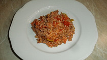 Bulgur s mletým masem a rajčaty