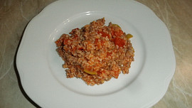 Bulgur s mletým masem a rajčaty