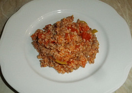 Bulgur s mletým masem a rajčaty