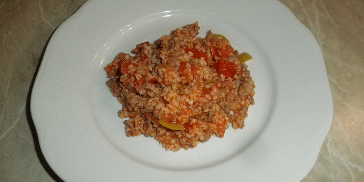 Bulgur s mletým masem a rajčaty (Bulgur s mletým masem a rajčaty)