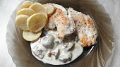 Kuřecí steak s houbovou omáčkou (Kuřecí steak s houbovou omáčkou)