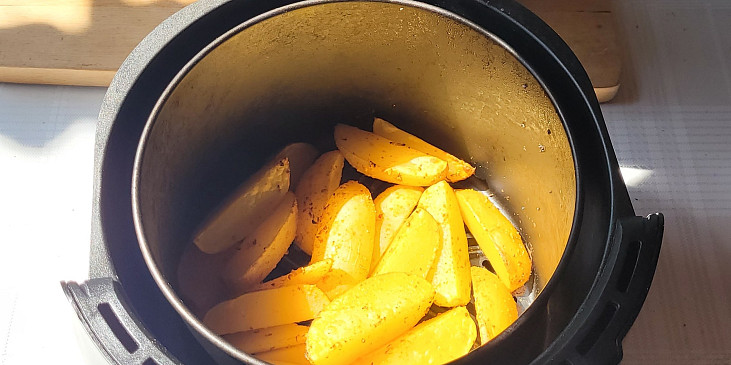 Brambory pečené v horkovzdušné fritéze