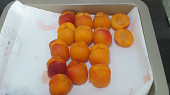 Meruňkové knedlíky plněné oříškovým máslem, citrónový sorbet
