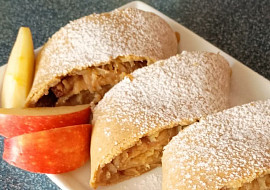 Jablkový závin (štrúdl) z jogurtového těsta (Tentokrát že špaldové celozrnné mouky)