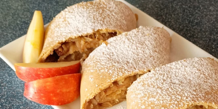 Jablkový závin (štrúdl) z jogurtového těsta (Tentokrát že špaldové celozrnné mouky)