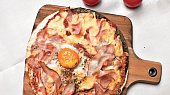 Konopná šunková pizza