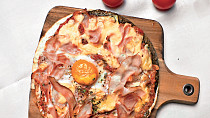 Konopná šunková pizza