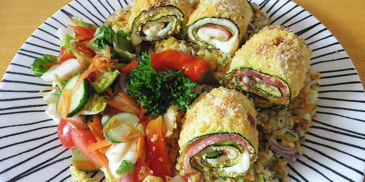 Cuketové rolky plněné sýrem a šunkou z horkovzdušné fritézy