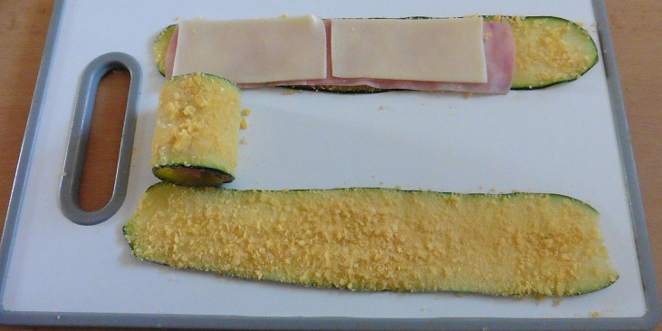 Cuketové rolky plněné sýrem a šunkou z horkovzdušné fritézy