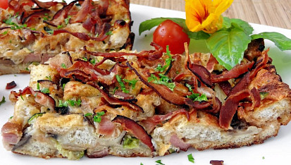 Cuketa zapečená se slaninou a žampiony