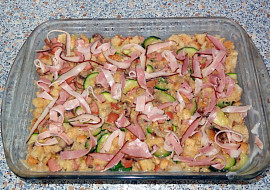 Cuketa zapečená se slaninou a žampiony
