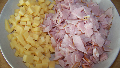 Focaccia s bramborami a šunkou