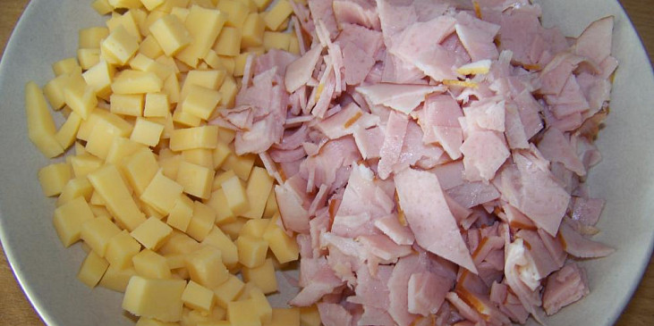 Focaccia s bramborami a šunkou