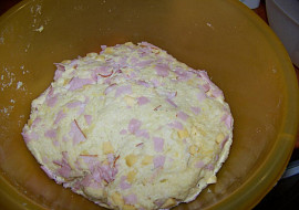 Focaccia s bramborami a šunkou