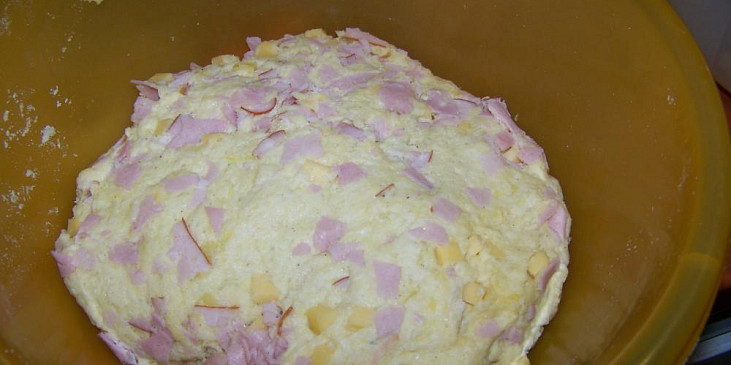 Focaccia s bramborami a šunkou