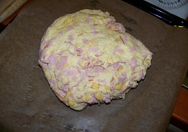 Focaccia s bramborami a šunkou