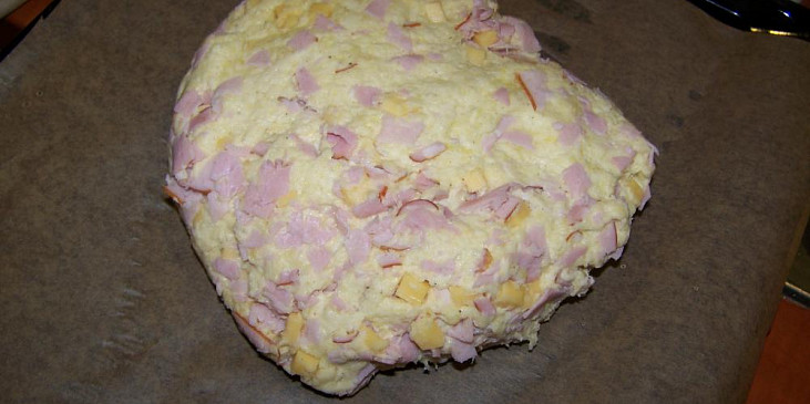Focaccia s bramborami a šunkou