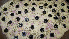 Focaccia s bramborami a šunkou