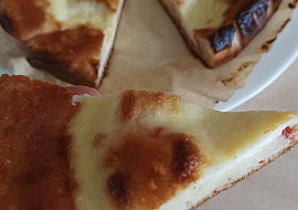 Jogurtový koláč se zakysanou smetanou