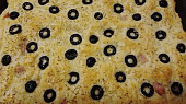 Focaccia s bramborami a šunkou