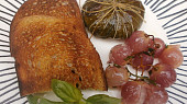 Mozzarella grilovaná ve vinném listu