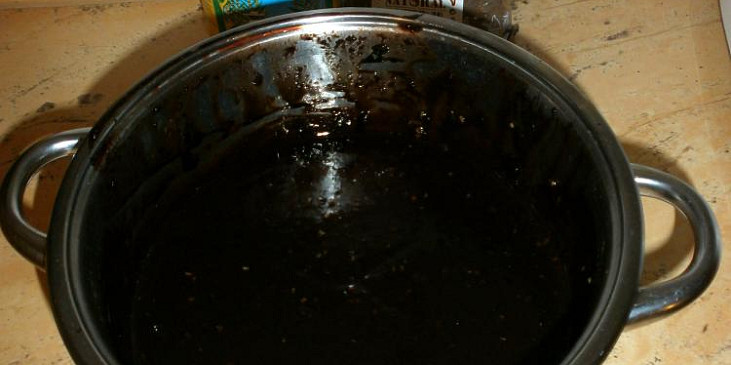 Švestková nutella s karobem a melasou