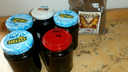 Švestková nutella s karobem a melasou