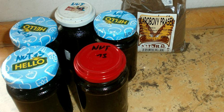 Švestková nutella s karobem a melasou