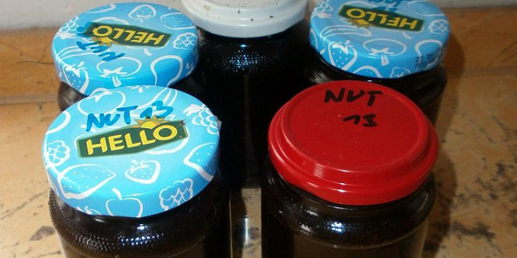 Švestková nutella s karobem a melasou