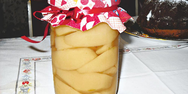 Hruškový kompot s citronovou šťávou