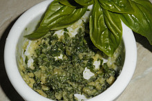 Bazalkové pesto s parmezánem