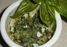 Bazalkové pesto s parmezánem (Bazalkové pesto s parmezánem)