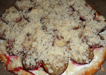 Kynuté koláče s tvarohem a se švestkami