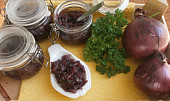 Karamelizovaná červená cibule