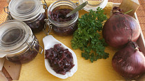 Karamelizovaná červená cibule