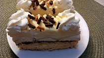 Piškotové řezy s džemem, mascarpone krémem a šlehačkou