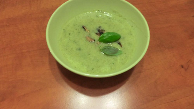 Cuketovo-brokolicová polévka