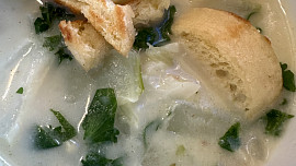 Kedlubnová nebo květáková mléčná polévka