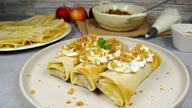 Palačinky s jablky a křupavou drobenkou