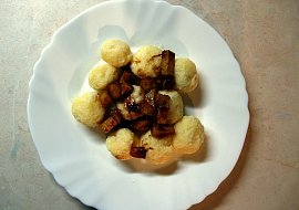 Tvarohové knedlíčky s hruškou a skořicí