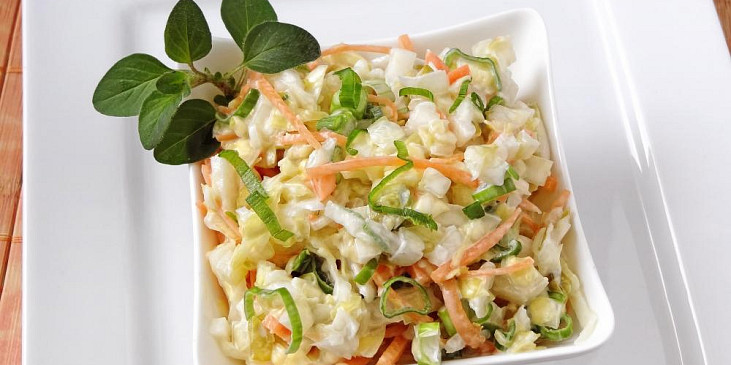 Zelný salát coleslaw