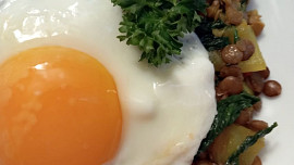 Arabská čočka se špenátem, paprikami a kořením