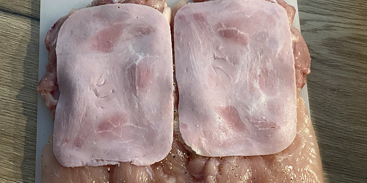 Kuřecí roláda plněná vejci a šunkou (vhodné pro diabetiky)