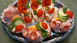 Jednoduchá pomazánka z uzeného masa