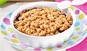 Švestkový crumble s ořechy