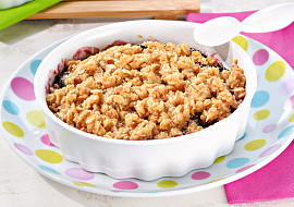 Švestkový crumble s ořechy
