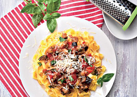 Tagliatelle s lilkem a rajčaty