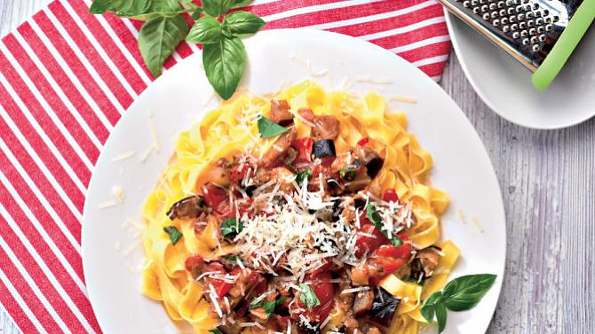Tagliatelle s lilkem a rajčaty