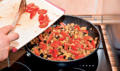 Tagliatelle s lilkem a rajčaty