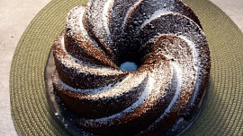 Cuketová bábovka s kakaem a banánem